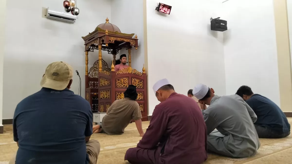 Suasana taklim rutin Masjid Nurul Afiat RSUD Bulukumba dengan kajian tentang keutamaan bulan Hijriah dan pentingnya memperbanyak amal saleh.
