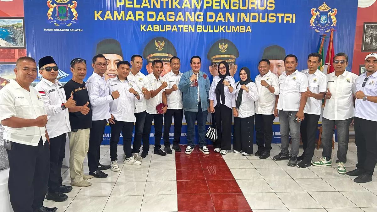 Ketua Kadin Bulukumba, Syahruni Haris, menegaskan pentingnya peran media sebagai bagian dari industri strategis dalam mendukung pertumbuhan ekonomi daerah saat memberikan sambutan perdana usai pelantikan pengurus Kadin Bulukumba