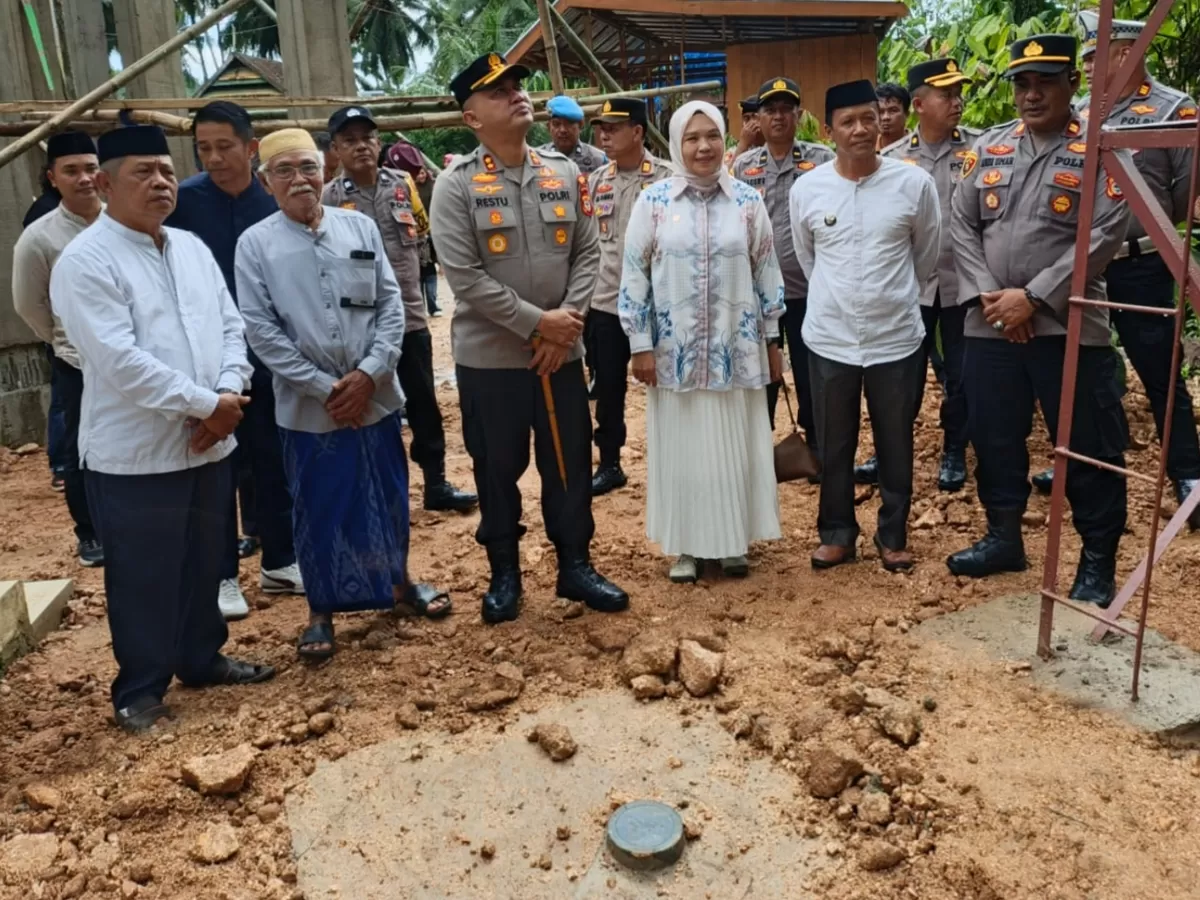 Kapolres Bulukumba AKBP Restu Wijayanto meresmikan bantuan sumur bor dan menyerahkan perlengkapan ibadah untuk Masjid Al-Amin di Desa Pantama, Kecamatan Kajang, sebagai bagian dari rangkaian kegiatan Hari Bhayangkara ke-80.