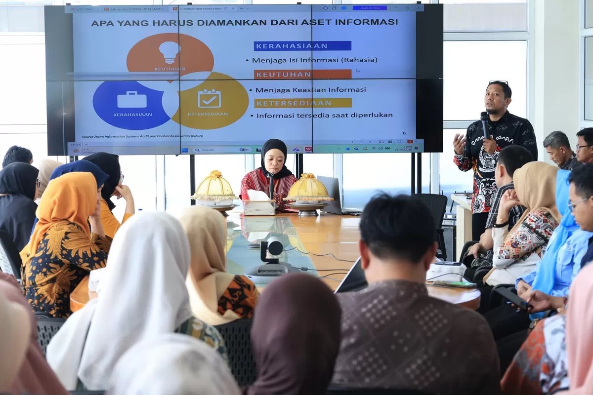 Dinas Kominfo dan Persandian Kabupaten Bulukumba menggelar Workshop Keamanan Informasi guna meningkatkan kapasitas Admin Satu Data dalam menghadapi ancaman siber dan menjaga keamanan data pemerintahan.