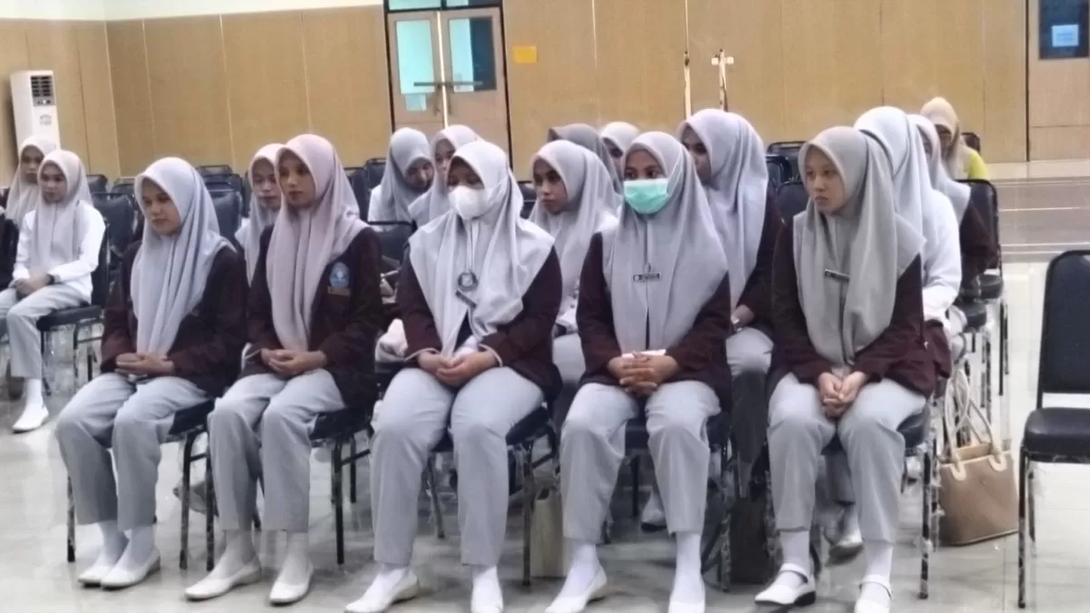 RSUD Bulukumba resmi menerima mahasiswa praktik klinik dari STIKES Panrita Husada Bulukumba, Universitas Hasanuddin, dan Universitas Muslim Indonesia. Program ini memperkuat peran rumah sakit sebagai pusat pendidikan sekaligus mencetak tenaga kesehatan yang profesional, kompeten, dan berintegritas.