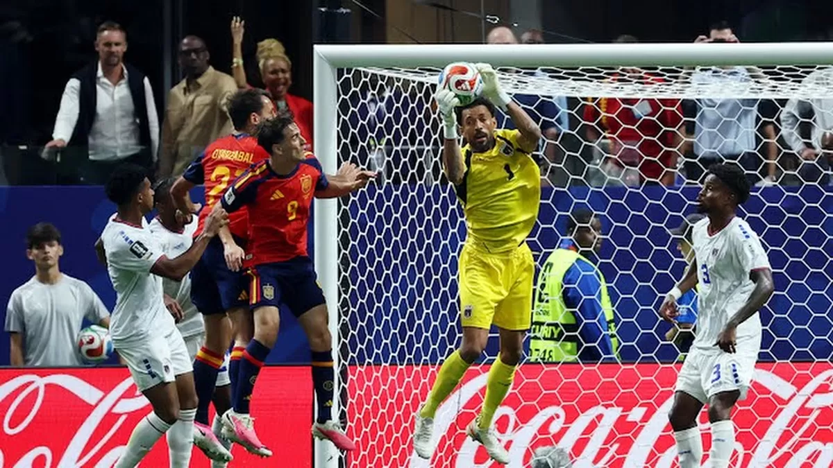 Kiper Tanjung Verde, Vozinha, menjadi pahlawan saat menahan gempuran Spanyol dalam laga Grup H Piala Dunia 2026 yang berakhir tanpa gol. 