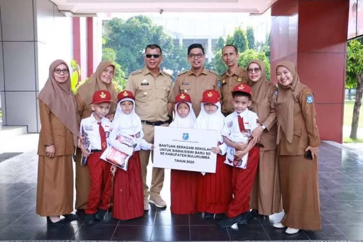 Pemkab Bulukumba tetap melanjutkan program seragam sekolah gratis bagi seluruh siswa baru SD dan SMP pada tahun ajaran 2026/2027. 