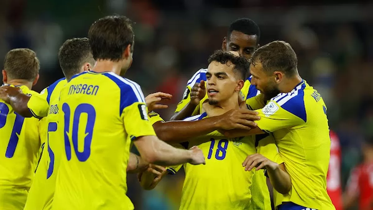 Pemain Swedia merayakan kemenangan besar 5-1 atas Tunisia dalam pertandingan Grup F Piala Dunia 2026, dengan Yasin Ayari tampil sebagai bintang lewat dua golnya.