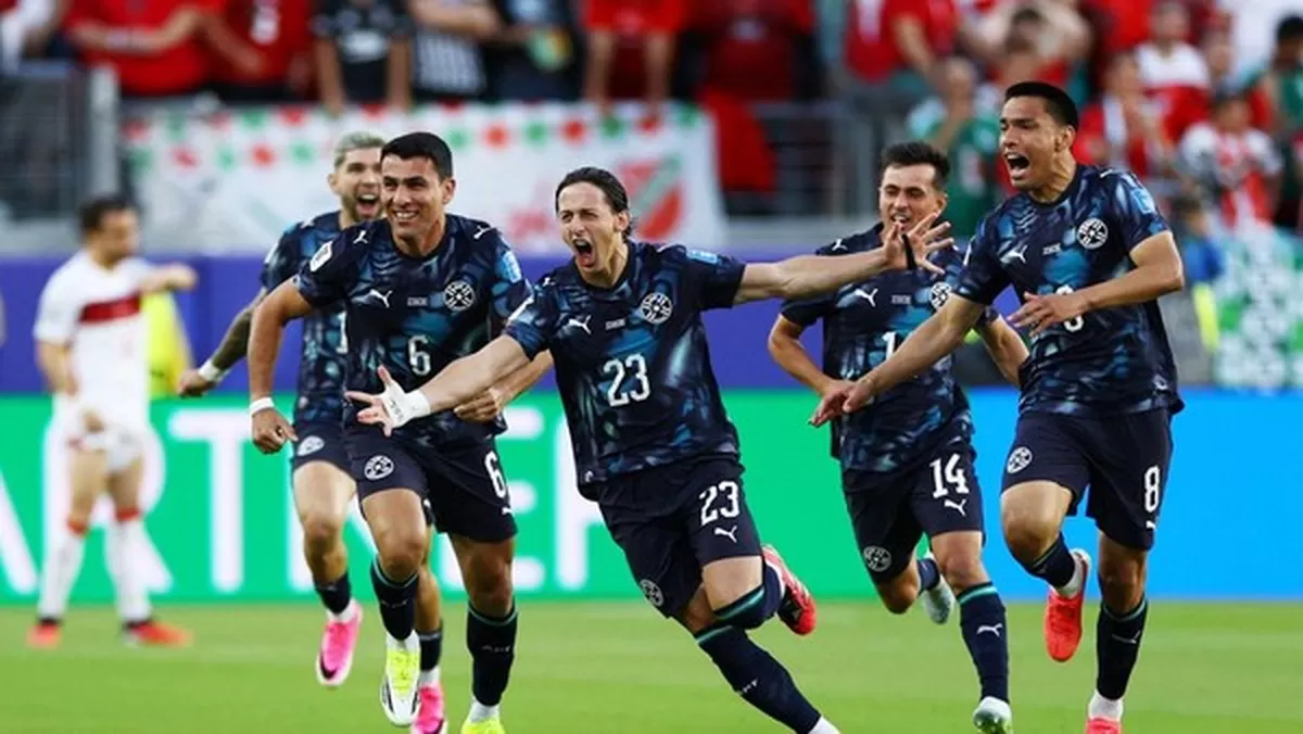 Para pemain Paraguay merayakan keberhasilan melaju ke babak 16 besar Piala Dunia 2026 setelah mengalahkan Jerman melalui drama adu penalti 4-3 usai bermain imbang 1-1 selama 120 menit.