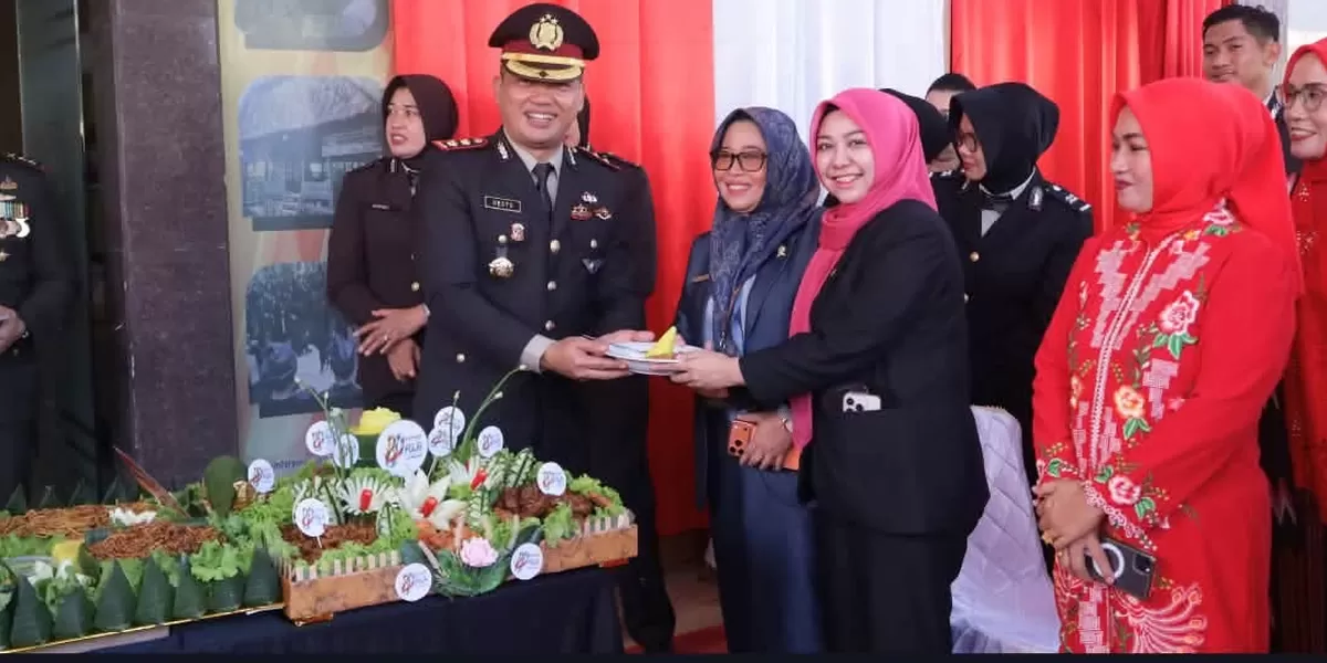 Ketua DPRD Kabupaten Bulukumba, Umy Asyiatun Khadijah, menghadiri Upacara Peringatan Hari Bhayangkara ke-80 di Mapolres Bulukumba, Rabu (1/7/2026).