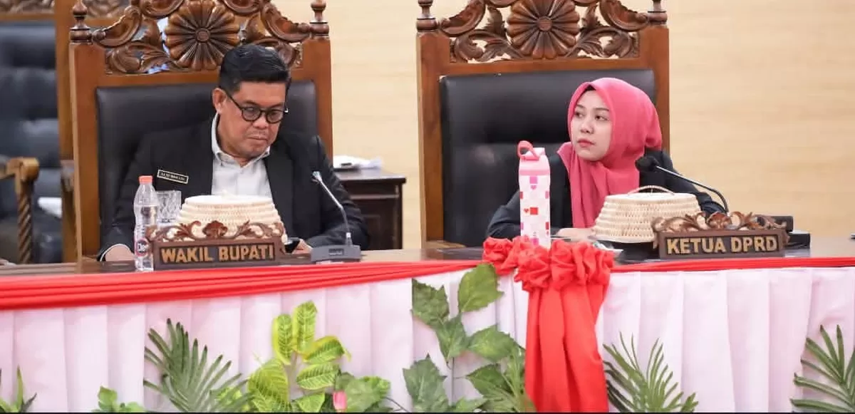 Ketua DPRD Bulukumba Umy Asyiatun Khadijah memimpin rapat paripurna yang membahas pandangan umum seluruh fraksi terhadap Ranperda Pertanggungjawaban Pelaksanaan APBD Kabupaten Bulukumba Tahun Anggaran 2025.