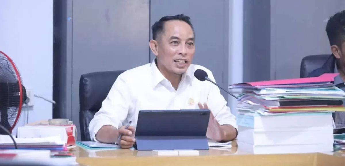 Ketua Komisi IV DPRD Bulukumba H. Syamsir Paro memimpin Rapat Dengar Pendapat bersama Dinas Pendidikan membahas pemanfaatan Dana Revitalisasi Satuan Pendidikan Tahun Anggaran 2026.