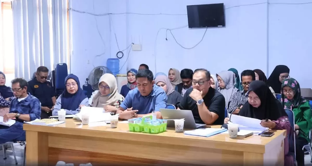Komisi IV DPRD Bulukumba tetap menggelar rapat kerja pada hari libur untuk membahas Ranperda Pertanggungjawaban Pelaksanaan APBD 2025 bersama DP2KBP3A sebagai mitra kerja.