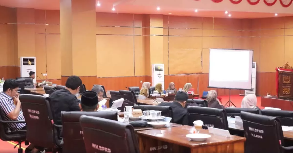 Rapat perdana Badan Anggaran DPRD Kabupaten Bulukumba membahas Ranperda Pertanggungjawaban Pelaksanaan APBD Tahun Anggaran 2025 di Ruang Rapat Paripurna.