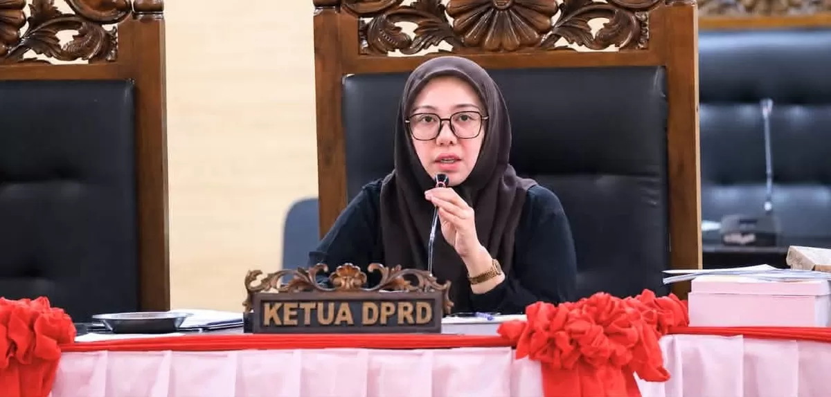 Ketua DPRD Kabupaten Bulukumba, Umy Asyiatun Khadijah, memimpin rapat Badan Anggaran yang membahas dan merampungkan Ranperda tentang Pertanggungjawaban Pelaksanaan APBD Tahun Anggaran 2025.
