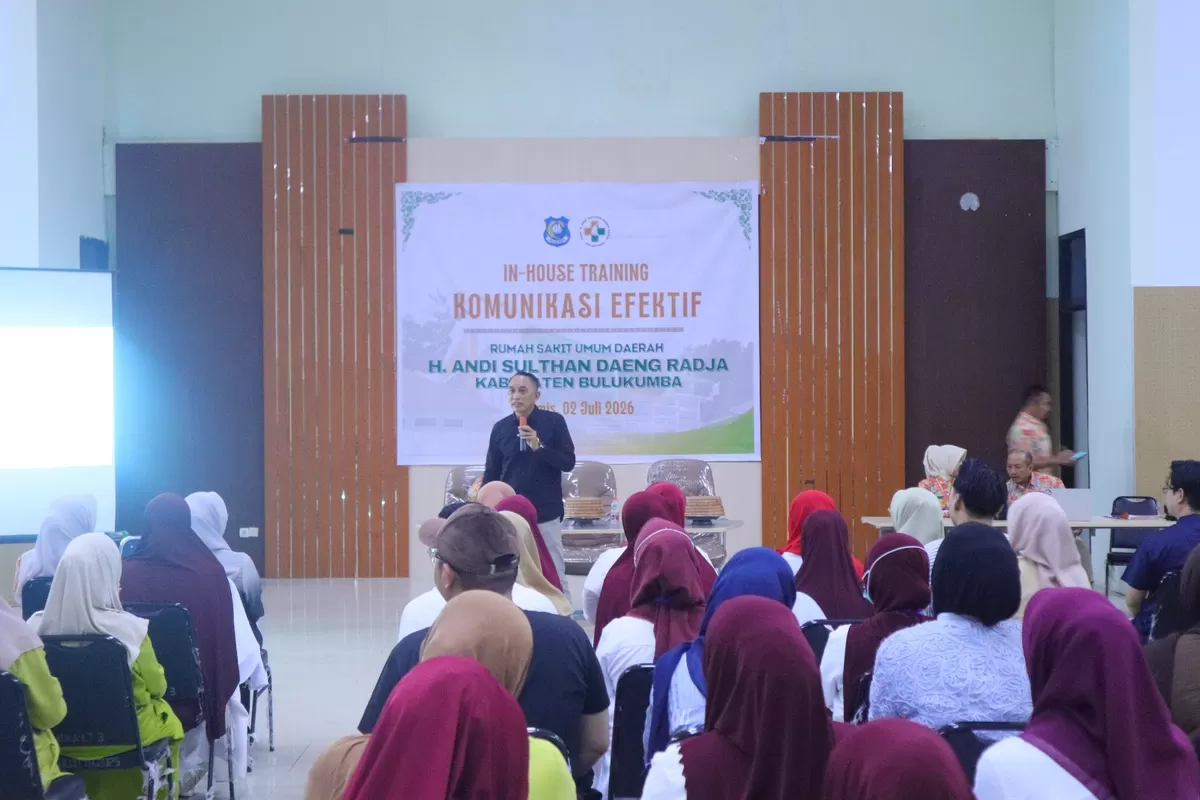RSUD H. Andi Sulthan Daeng Radja Bulukumba menggelar In House Training Komunikasi Efektif untuk memperkuat kompetensi tenaga kesehatan dalam memberikan pelayanan yang profesional, humanis, dan berorientasi pada keselamatan pasien menjelang proses reakreditasi.