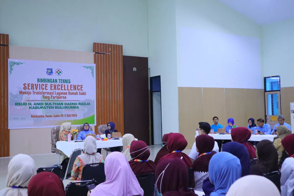 Tenaga kesehatan dan tenaga pendukung RSUD Bulukumba mengikuti Bimtek Service Excellence sebagai upaya meningkatkan kualitas pelayanan, keselamatan, dan kepuasan pasien.