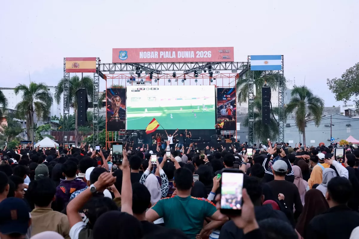 Suasana penuh semangat mewarnai kegiatan nonton bareng (nobar) Final Piala Dunia 2026 di Lapangan Pemuda Kabupaten Bulukumba