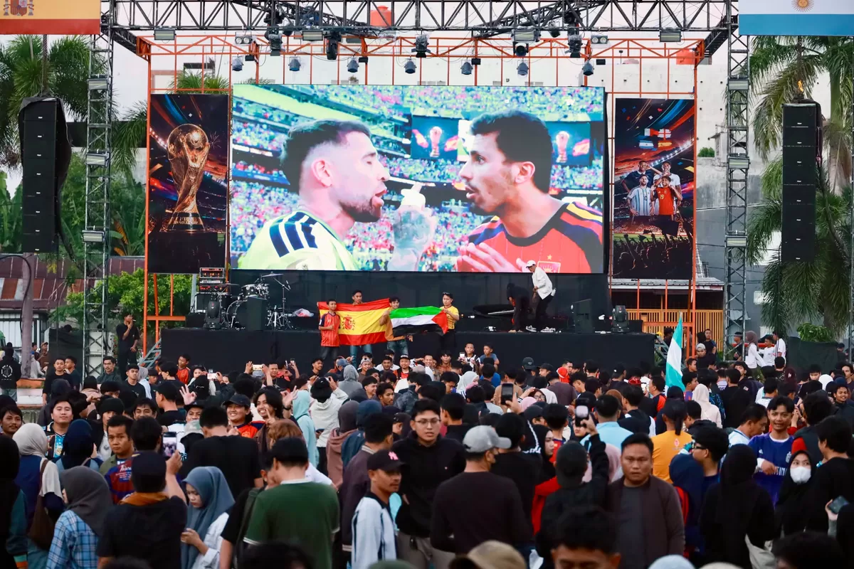 Suasana nobar final Piala Dunia FIFA 2026 di Lapangan Pemuda Bulukumba berlangsung meriah. Belasan ribu warga menyaksikan Spanyol mengalahkan Argentina 1-0