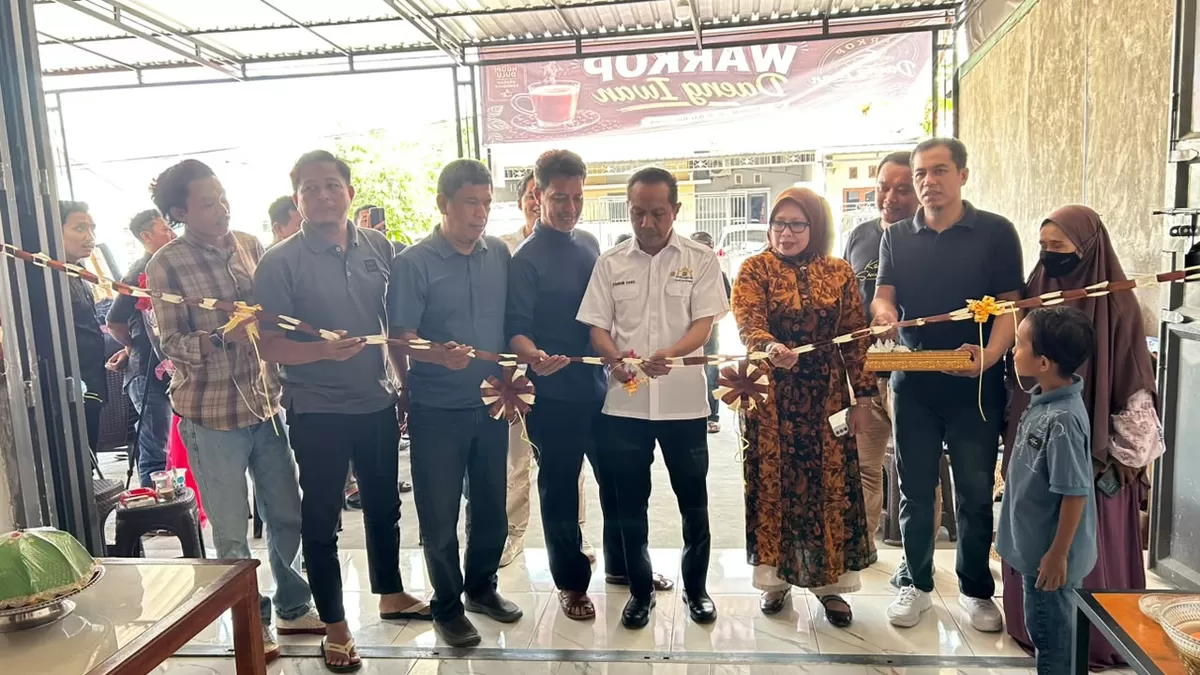 Ketua KADIN Bulukumba Syahruni Haris menghadiri launching Warkop Daeng Iwan di Jalan Bakti Adiguna, Kecamatan Ujung Bulu, Jumat (24/7/2026).