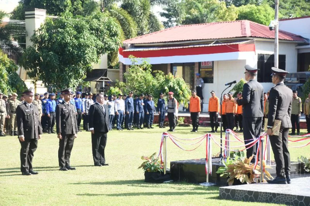 Kapolres Bulukumba AKBP Restu Wijayanto memimpin Upacara Peringatan Hari Bhayangkara ke-80 di Lapangan Upacara Mapolres Bulukumba, Rabu (1/7/2026).