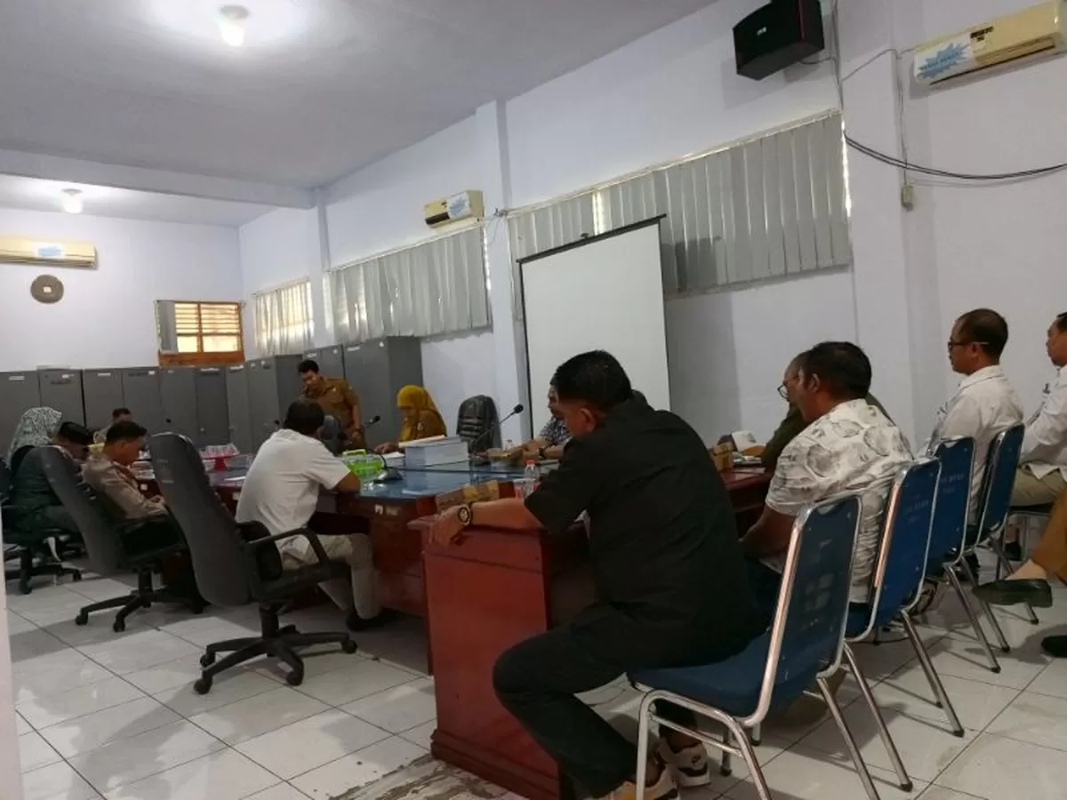 Komisi II DPRD Bulukumba  memimpin menggelar Dengar Pendapat (RDP) bersama PERPADI, Dinas Pertanian, Bulog, Polres, dan OPD terkait membahas perbaikan tata kelola gabah, Senin, 20 Juli 2026. 