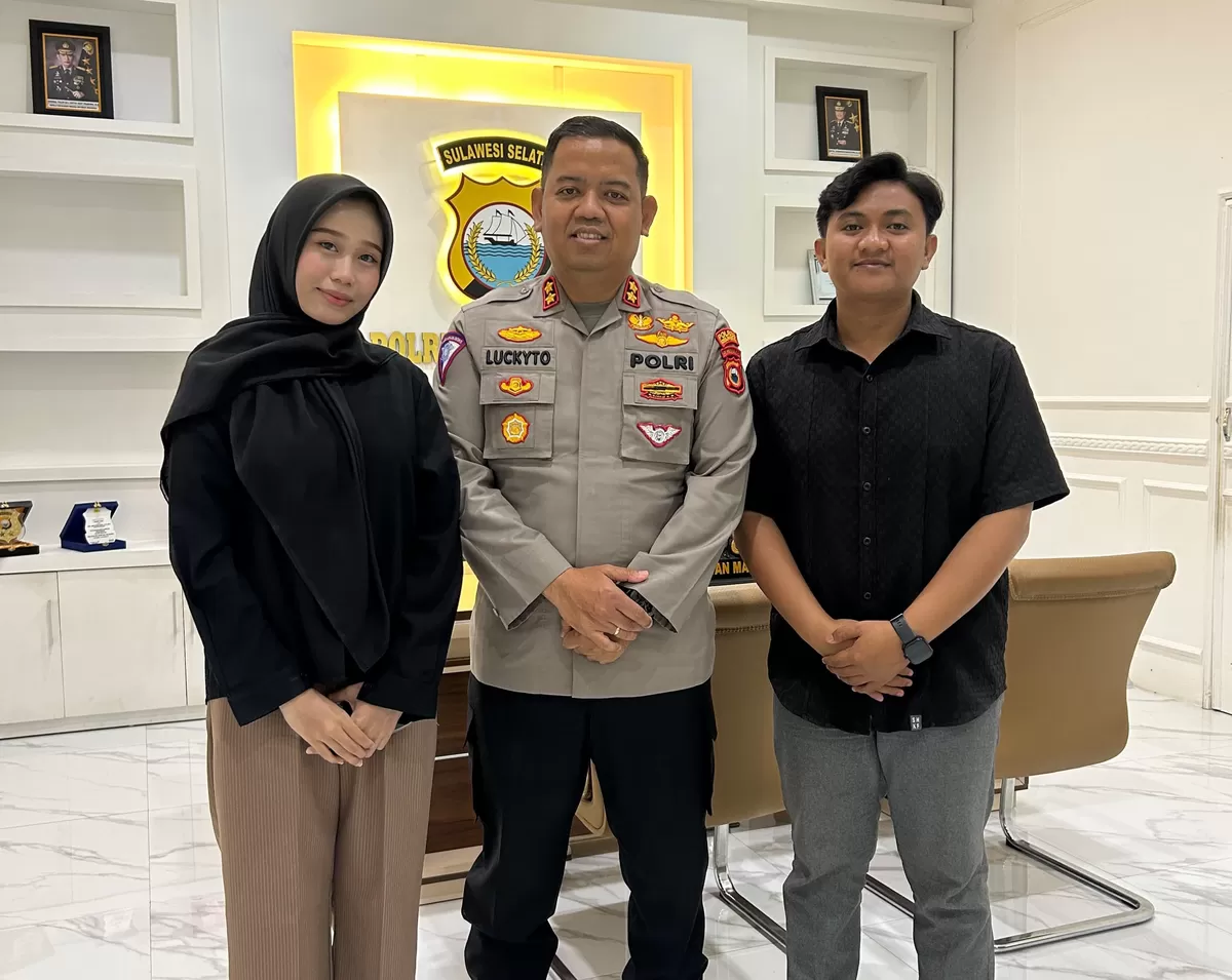 Kapolres Bulukumba AKBP Stephanus Luckyto Andri Wicaksono memberikan apresiasi kepada Andi Matahari Tenriesa yang berhasil meraih Juara I Lomba Film Animasi AI tingkat nasional dalam rangka Hari Bhayangkara ke-80 Tahun 2026.