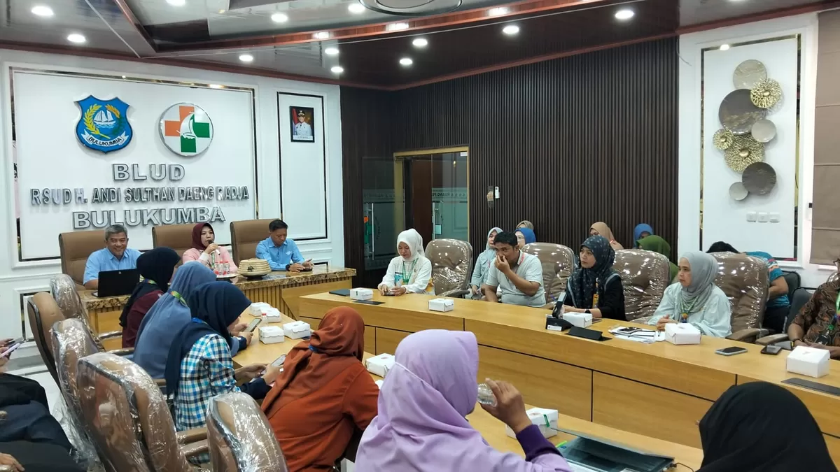 RSUD H. Andi Sulthan Daeng Radja Bulukumba menggelar evaluasi komprehensif bersama Tim Surveyor LAM-KPRS sebagai langkah mematangkan kesiapan menghadapi survei akreditasi dan meningkatkan mutu pelayanan kesehatan.