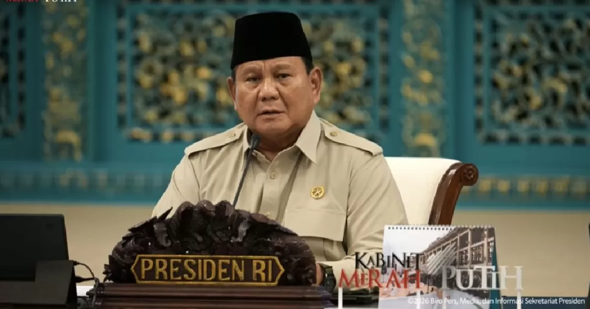 Presiden Prabowo meminta para menteri mengkaji penerapan WFH dan pengurangan hari kerja untuk menghemat pemakaian BBM. (Youtube/Sekretariat Presiden)
