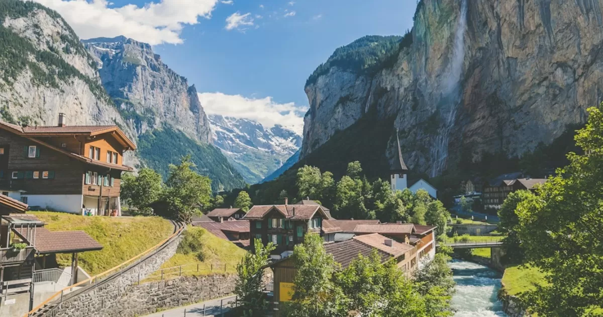 Kombinasi ekonomi yang stabil dan lingkungan yang aman bikin Swiss menempati peringkat satu Henley Opportunity Index 2026. (Unsplash/Tim Trad)
