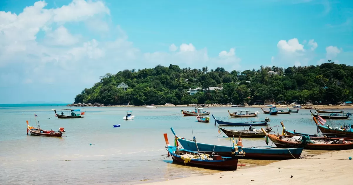 Pulau Koh Samui, Thailand, yang dikenal dengan kampung nelayan (Fisherman's Village) yang memikat para wisatawan. (Unsplash/Anthony Delanoix)