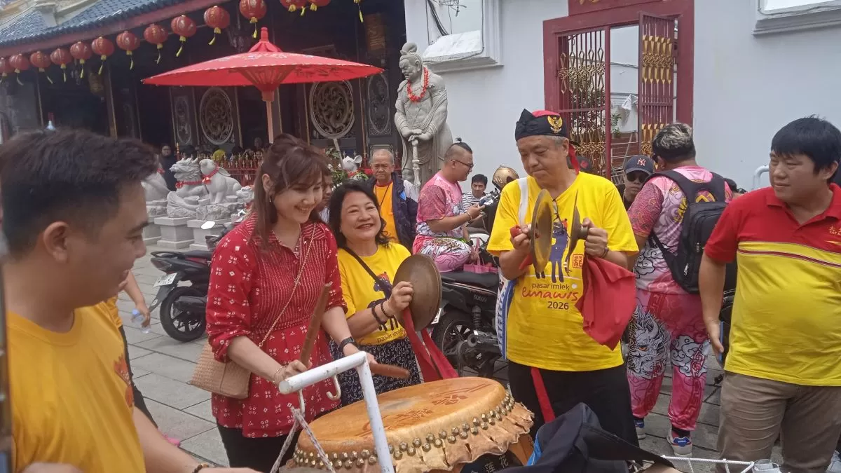 Tradisi Ketuk Pintu Awali Perayaan Pasar Imlek Semawis, Junjung ...