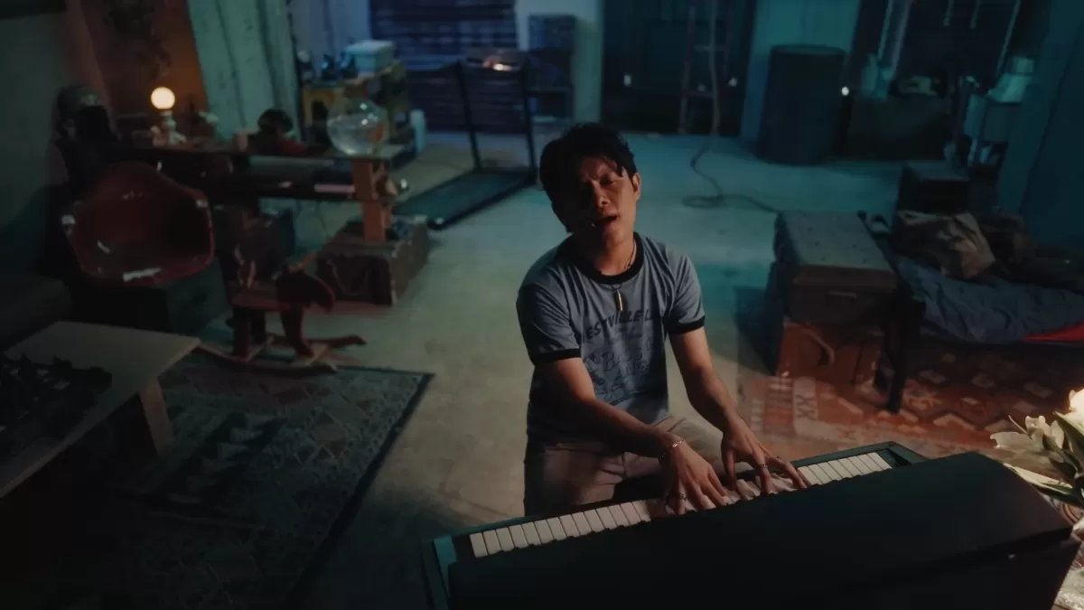 Rony Parulian merilis single baru Februari pada Jumat (7/8/2026). Kini telah tersedia di berbagai platform musik digital. (YouTube/Rony Parulian)