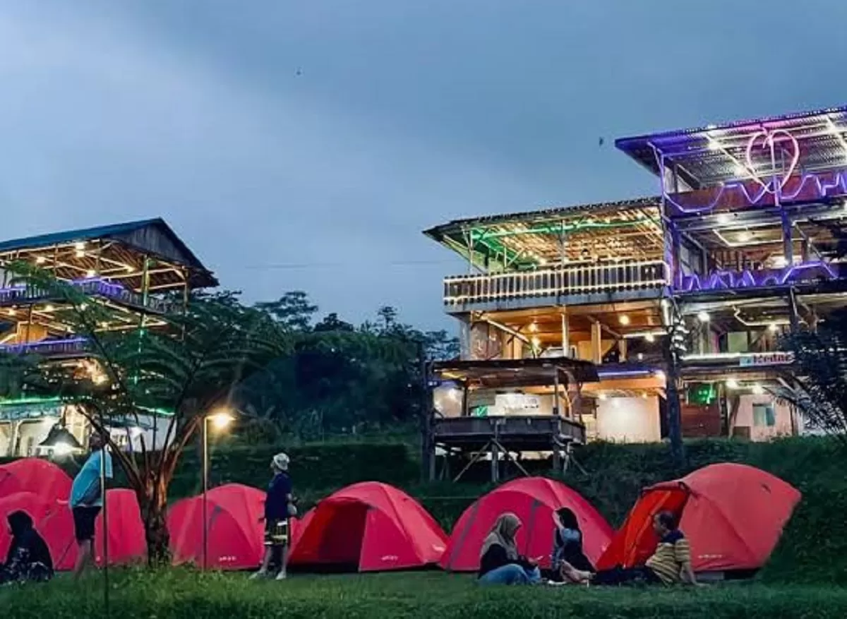 Caub Menikmati Gemerlap Kota saat Malam dari CAUB, Destinasi Favorit di Kaki ...