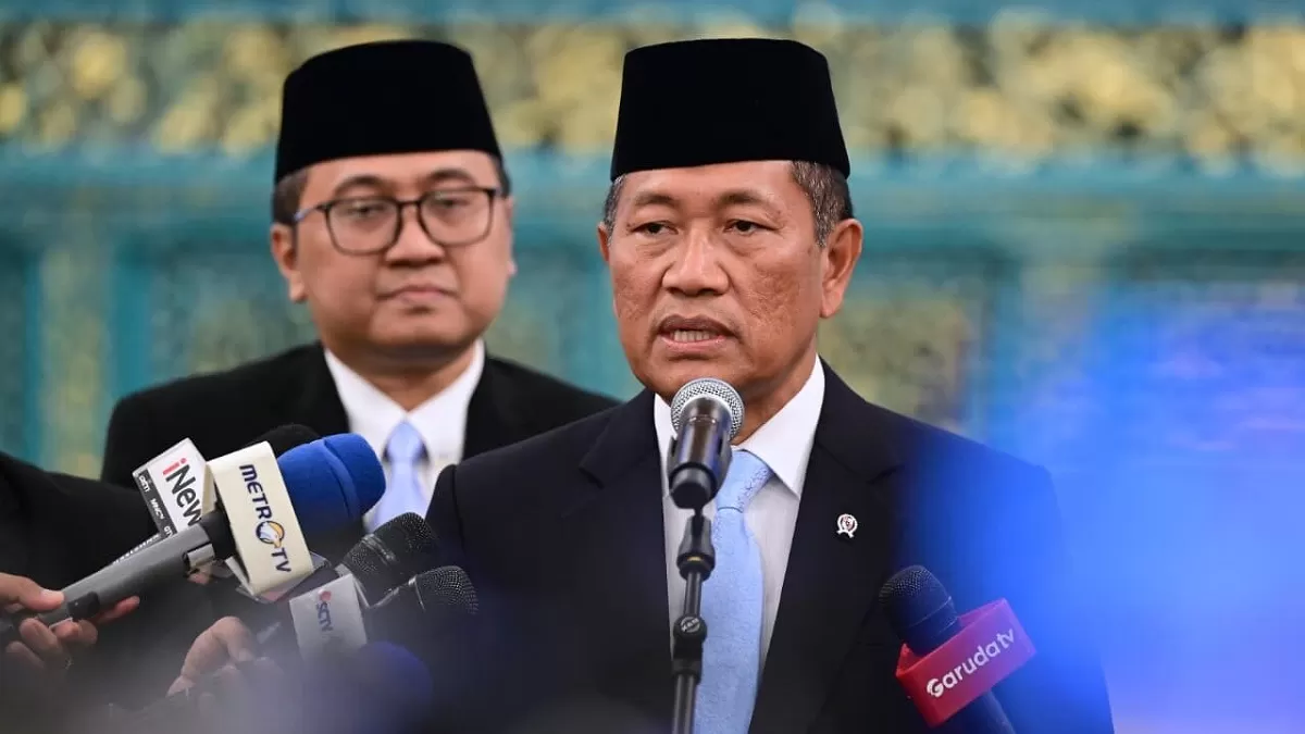 Universitas Republik Indonesia melantik Donny Ermawan Taufanto sebagai Gubernur. (Presiden RI)