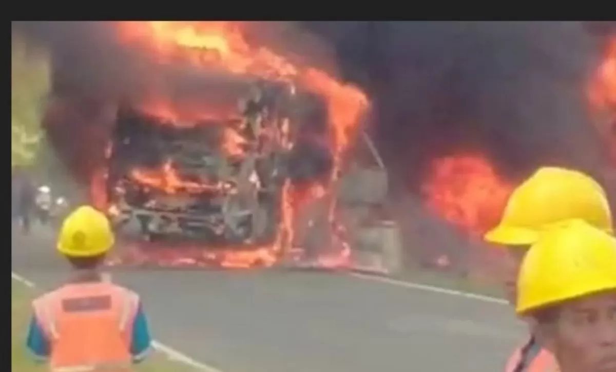Bus ALS tabrakan dengan truk tangki akibatkan 16 orang meninggal dunia (Dok. Promedia)