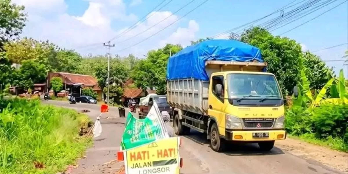 Longsor di Jalan Kaliwungu-Boja Kendal, Arus Lalu Lintas Dialihkan Sistem Buka Tutup