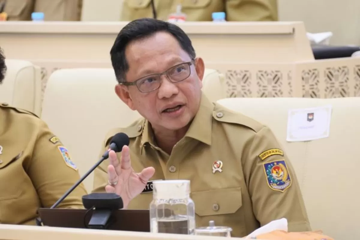 Menteri Dalam Negeri (Mendagri) Muhammad Tito Karnavian resmi menerbitkan Surat Edaran (SE) tentang pola kerja ASN PNS dna PPPK WFH sebanyak satu hari kerja dalam satu minggu  (Foto/otda.kemendagri.go.id)