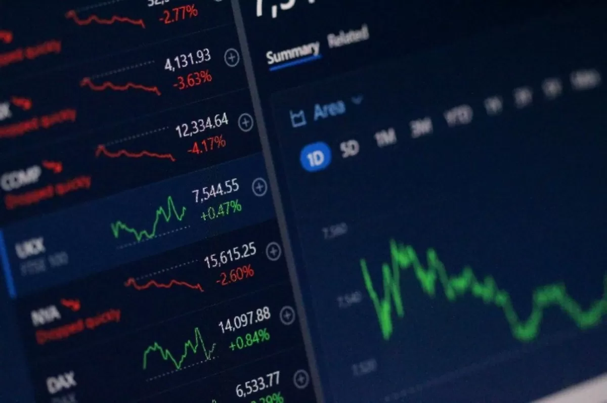Mekanisme trading halt IHSG, batas penurunan yang memicu penghentian perdagangan, dan aturan BEI untuk menjaga stabilitas pasar saham. (Pixelbuy)