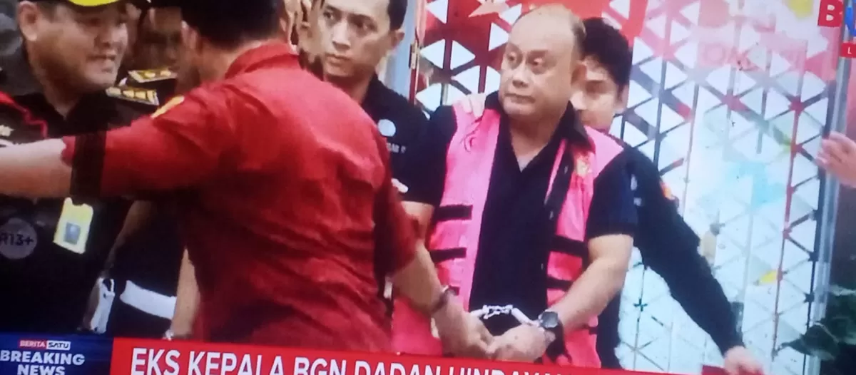 Mantan Kepala BGN, Dadan Hindrayana resmi pakai rompi pink Kejaksaan Agung (Kejagung) (Doc: tangkapan layar )