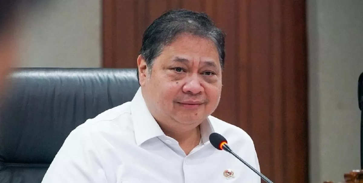 Menteri Koordinator Bidang Perekonomian Airlangga Hartarto menjelaskan penundaan implementasi penuh ekspor melalui Danantara hingga 2027 untuk menjaga stabilitas perdagangan dan devisa nasional. (Facebook.com @Airlangga Hartarto)