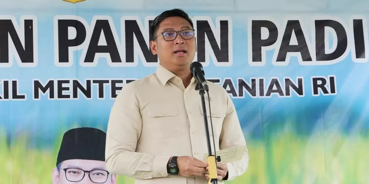 Wamentan Sudaryono: Cadangan beras pemerintah mencapai 5,37 juta ton menandai rekor tertinggi sepanjang sejarah ketahanan pangan Indonesia pada Mei 2026.   (Dok.Facebook @sudaryono)