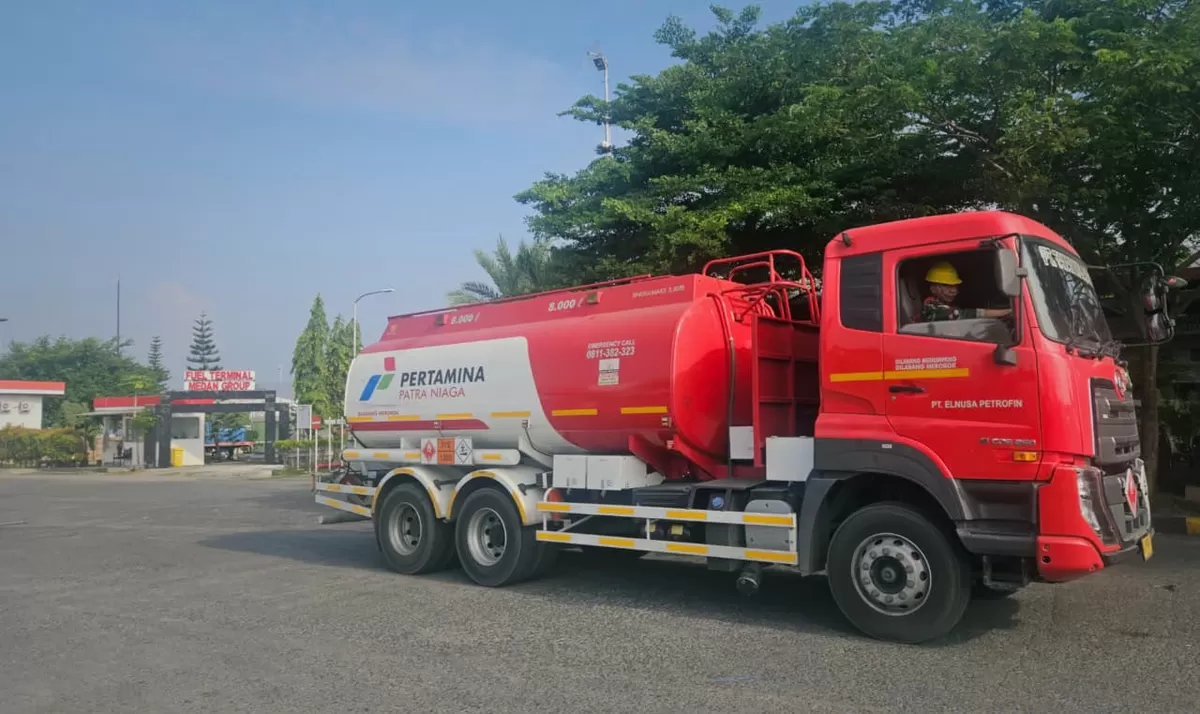 PT Pertamina Patra Niaga menindak tegas oknum sopir mobil tangki yang terbukti melakukan pelanggaran dalam pendistribusian BBM di Sumut (Dok. Pertamina)
