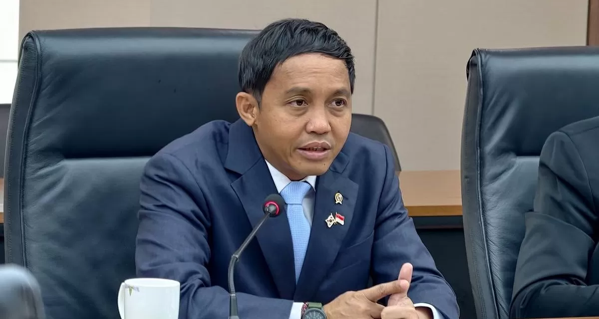 Menhut Raja Juli Antoni kembali menjadi perhatian publik seiring berkembangnya penyidikan KPK atas dugaan gratifikasi pengurusan alih fungsi kawasan hutan. (Dok. Facebook @RajaAntoniPSI)