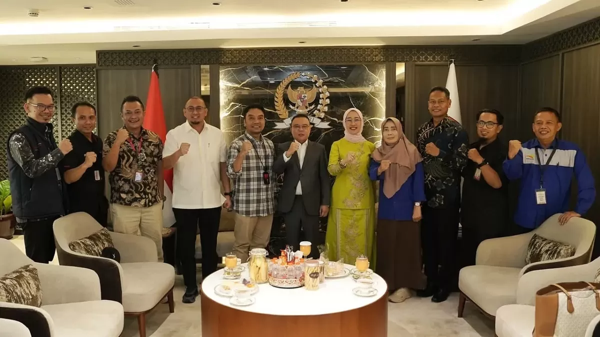 Pertemuan DPR, Sekar Telkom, Danantara, dan Direksi Telkom menghasilkan kesepakatan penting bahwa proses streamlining Telkom Group tidak menyebabkan PHK serta menjamin status dan hak karyawan tetap terlindungi. (Dok. Ist)