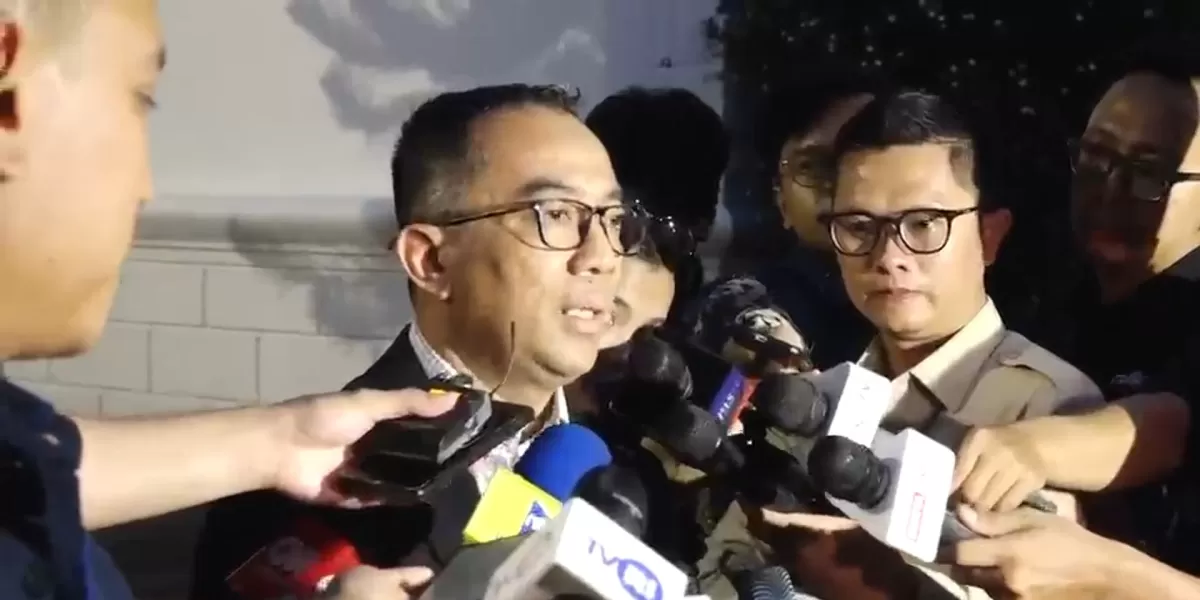 Target instalasi PLTS 17 gigawatt menjadi bagian penting strategi energi bersih Indonesia. Mendikti Saintek, Brian Yuliarto. (Dok. Instagram @brian_yuliarto)