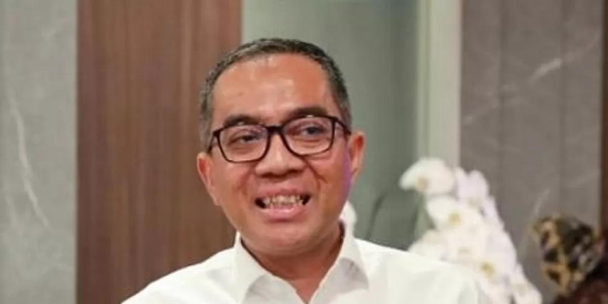 Pembangkit listrik tenaga surya mulai menggantikan peran diesel di sejumlah wilayah Indonesia. Mendikti Saintek, Brian Yuliarto. (Dok. Instagram @brian_yuliarto)