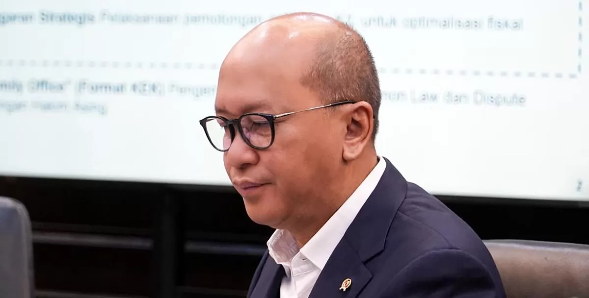 Menteri Investasi Rosan Roeslani terus berkoordinasi menyusun master plan Giant Sea Wall agar memberi manfaat perlindungan pesisir dan pertumbuhan ekonomi berkelanjutan. (Facebook.com @Rosan Perkasa)