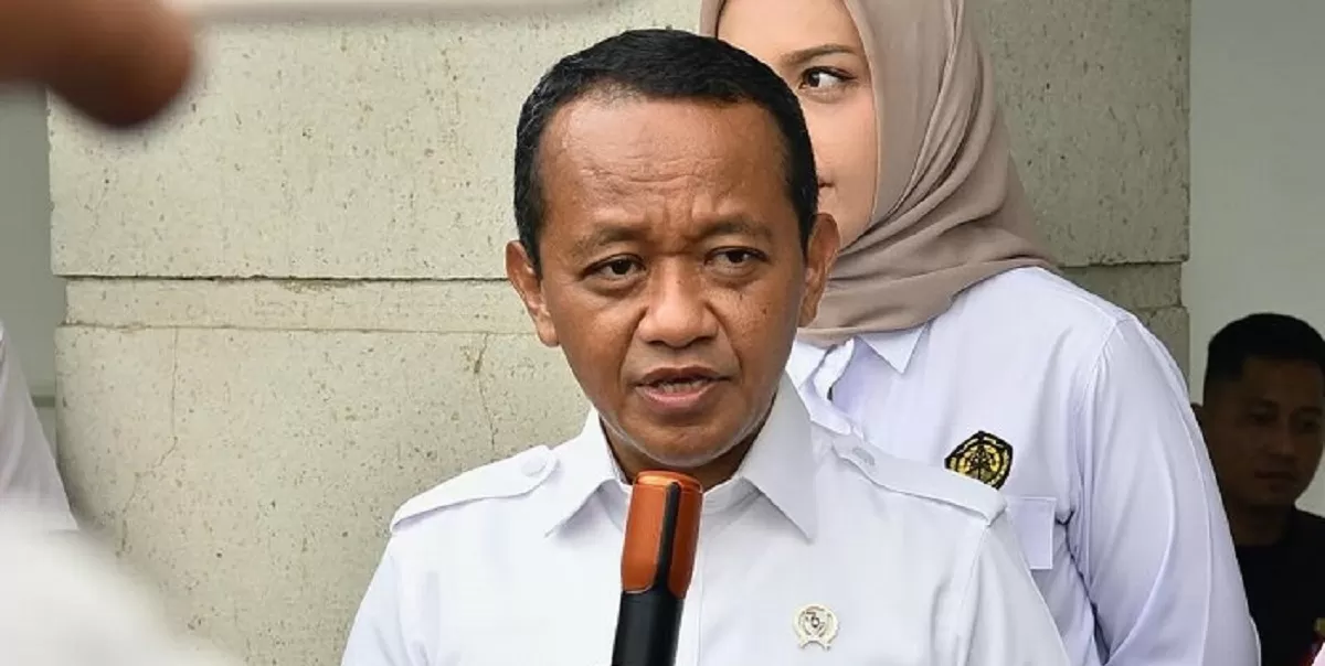 Menteri ESDM Bahlil Lahadalia terus mengkaji energi alternatif seperti DME dan CNG untuk mengurangi ketergantungan impor LPG nasional yang masih tinggi setiap tahun. (Facebook.com @Bahlil Lahadalia)