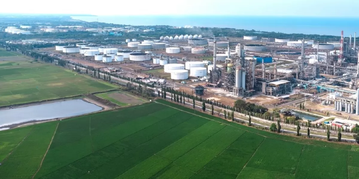 Kilang baru Pertamina akan memperbesar kapasitas produksi BBM nasional untuk memenuhi kebutuhan energi masyarakat yang terus meningkat.  (Dok. kpi.pertamina.com)