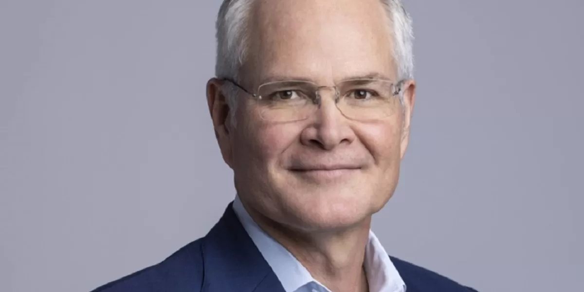 Harga minyak dunia kembali jadi sorotan setelah CEO ExxonMobil, Darren Woods memperingatkan potensi lonjakan akibat ketegangan global dan pasokan terbatas. (Dok Kreasi Gemini AI)