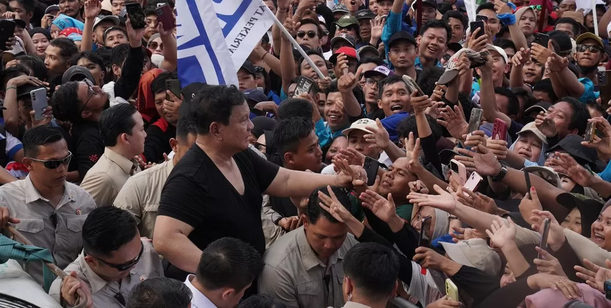 Momen Presiden Prabowo berdialog langsung dengan buruh saat May Day, respons soal program makan bergizi gratis menjadi sorotan publik dan memicu diskusi tentang efektivitas kebijakan pemerintah. (Dok. Bakom RI)