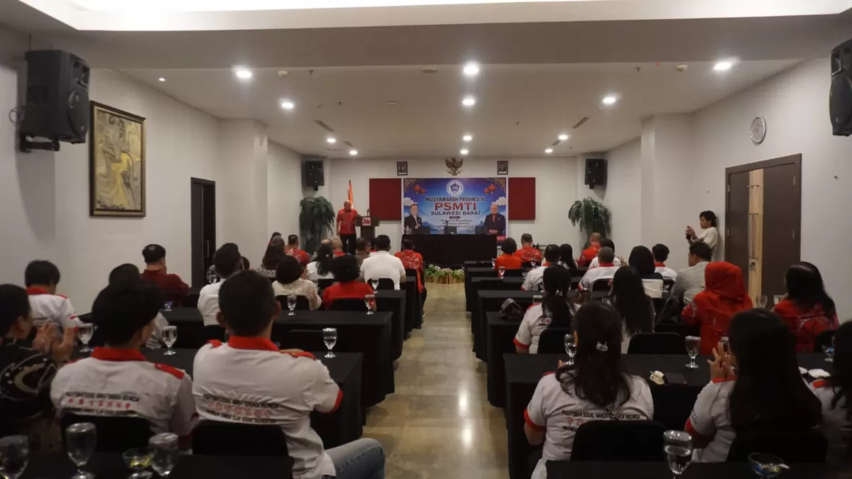 Oei Iming Wijaya menerima mandat kembali sebagai Ketua PSMTI Sulbar dalam Musprov di Mamuju dengan dukungan penuh peserta forum organisasi. (Dok. PSMTI) (Dok. PSMTI)