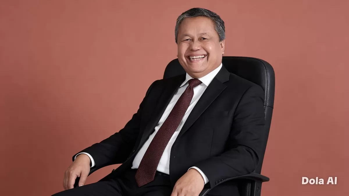 Layar perdagangan menampilkan kurs rupiah Rp17.600 per dolar AS saat pasar menanti langkah Bank Indonesia menjaga stabilitas nilai tukar nasional. Gubernur BI, Perry Warjiyo (Dok. Hallo.id /Kreasi Dola AI)